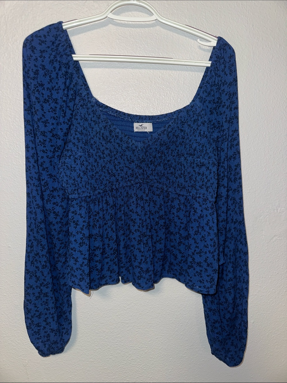 Hollister Women's Blue Floral Long-Sleeve Peplum Top sz L like new